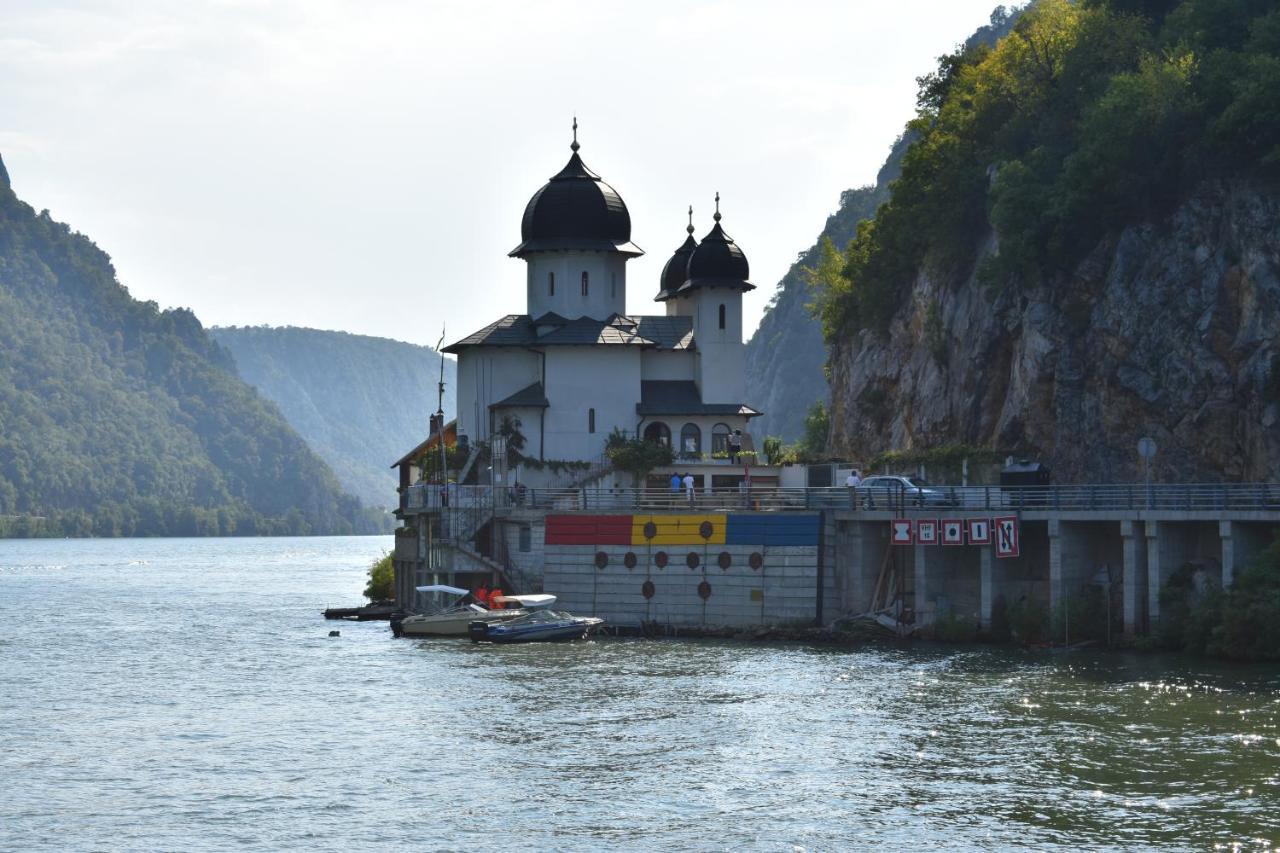 كلادوفو Hotel Aquastar Danube المظهر الخارجي الصورة